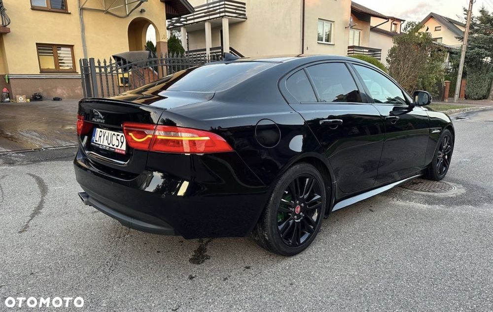 Jaguar XE 2.0 D R-Sport - 11