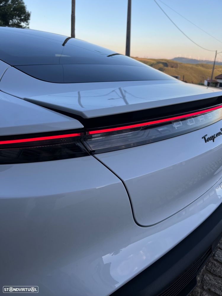 Porsche Taycan Turbo S - 25