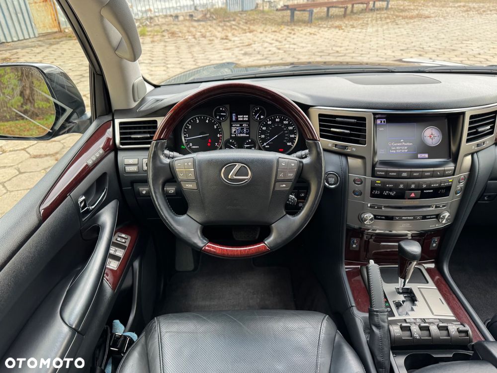 Lexus LX 570 - 36