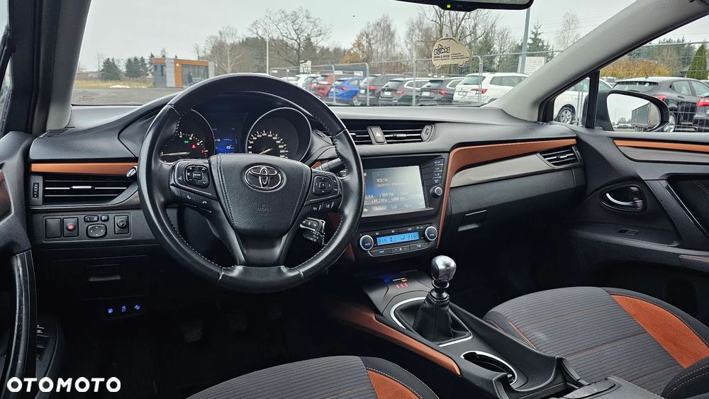 Toyota Avensis 1.8 Premium - 15