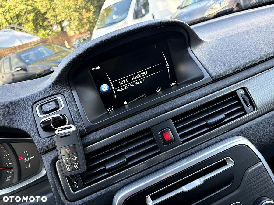 Volvo V70 D2 Momentum - 36