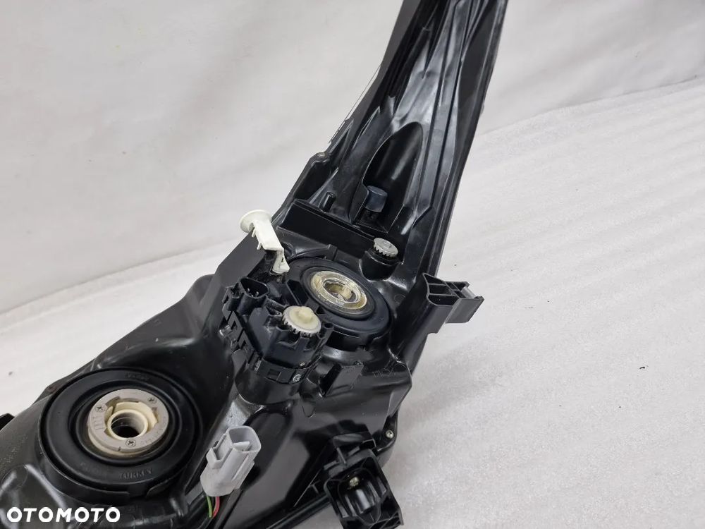 TOYOTA COROLLA E16 E18 13- LAMPA LED PRAWA PRZEDNIA PRZÓD , NR 81110-02E71-00 , NR AUKCJI LL61 - 11