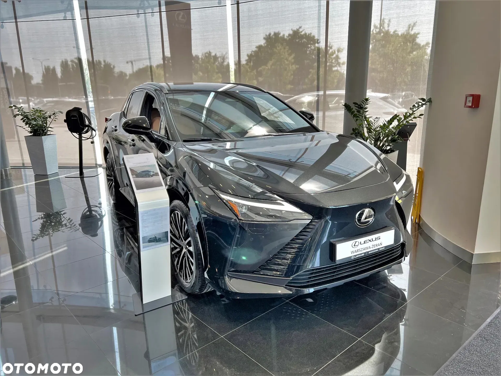 Lexus RZ 450e Omotenashi DIRECT4 - 5