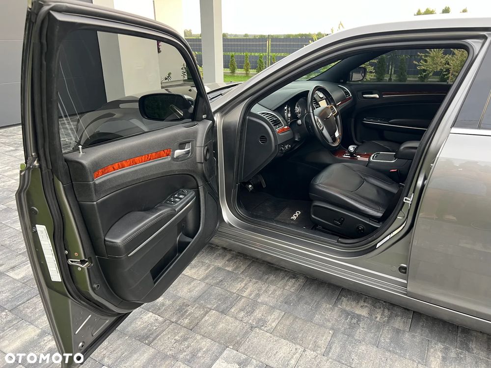 Chrysler 300C 3.5 V6 - 12