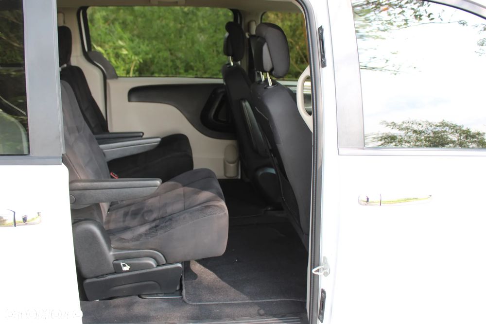 Dodge Grand Caravan - 22