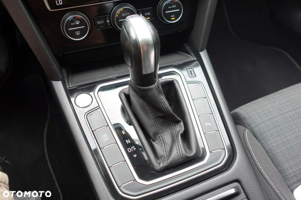 Volkswagen Passat - 17