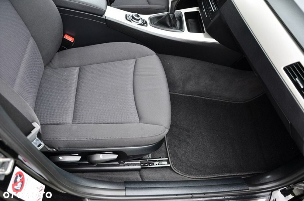 BMW Seria 3 325i Edition Exclusive - 27