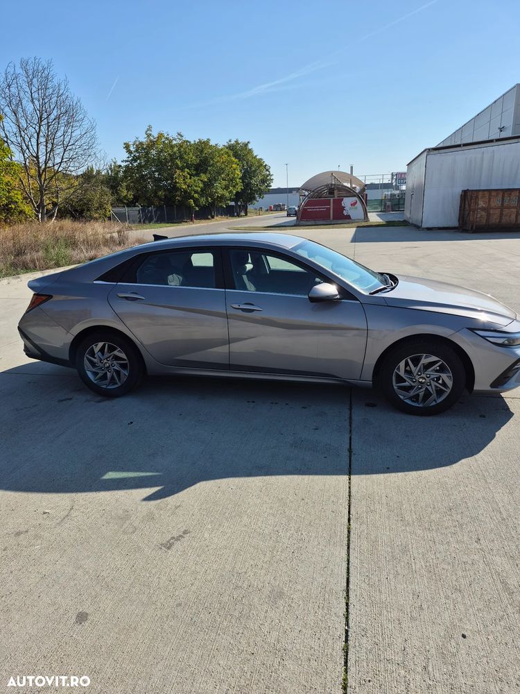 Hyundai Elantra - 6