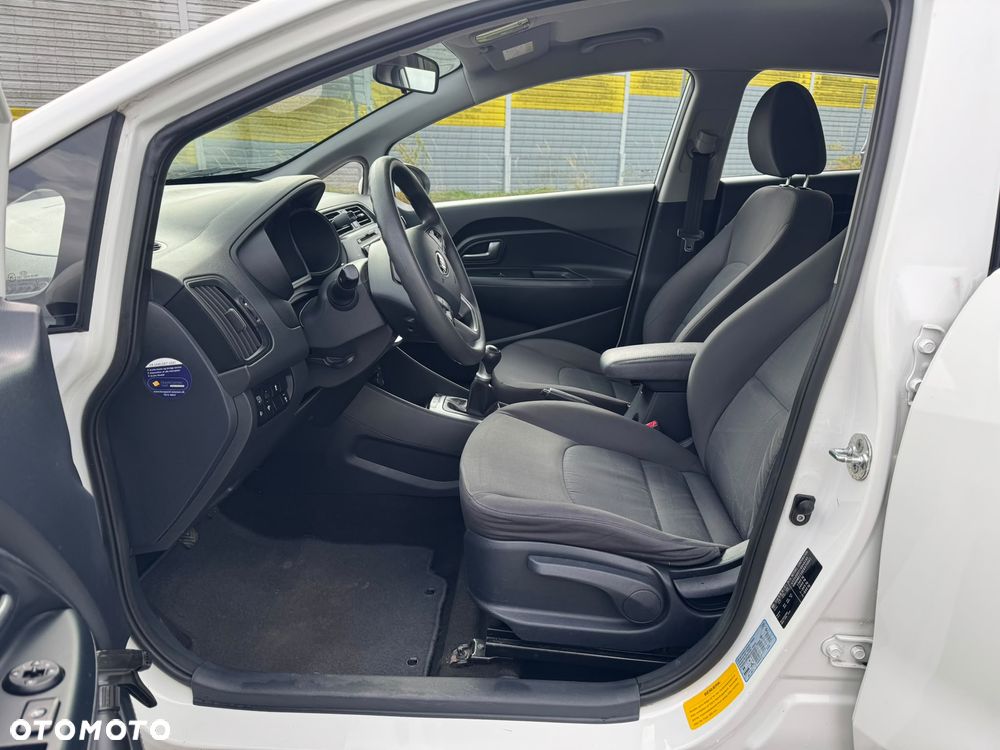 Kia Rio - 10