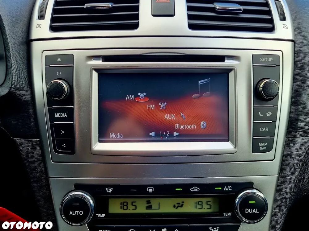 Toyota Avensis 1.8 Premium - 21