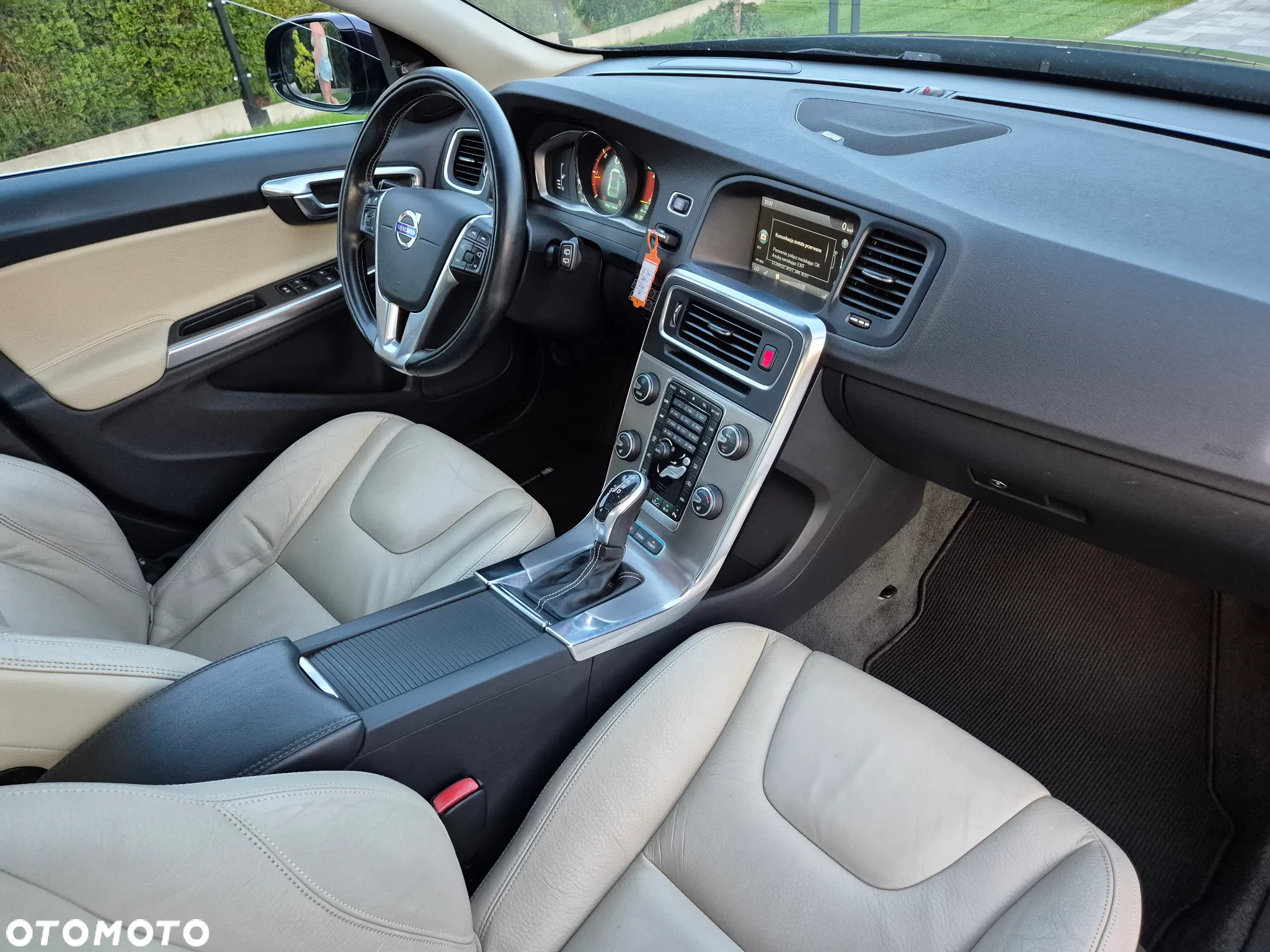 Volvo V60 D6 Plug-In-Hybrid AWD Geartronic Summum - 19