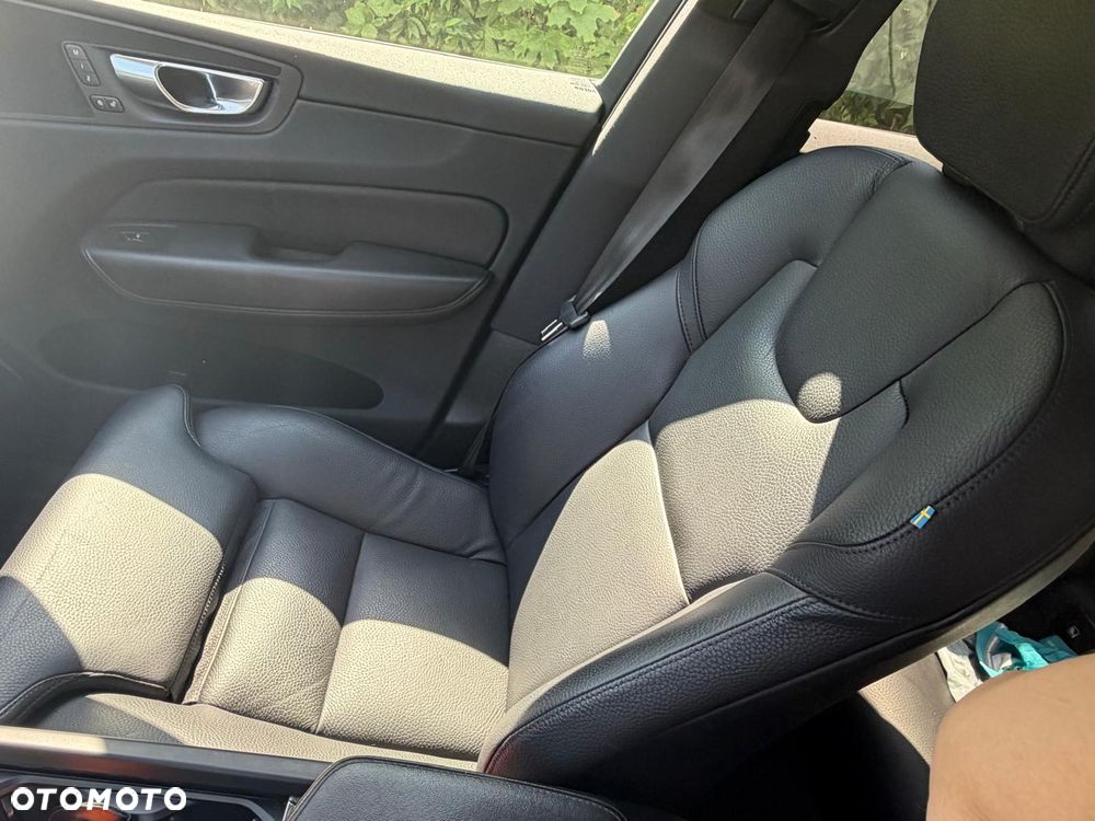 Volvo XC 60 B4 D AWD Geartronic Momentum Pro - 8