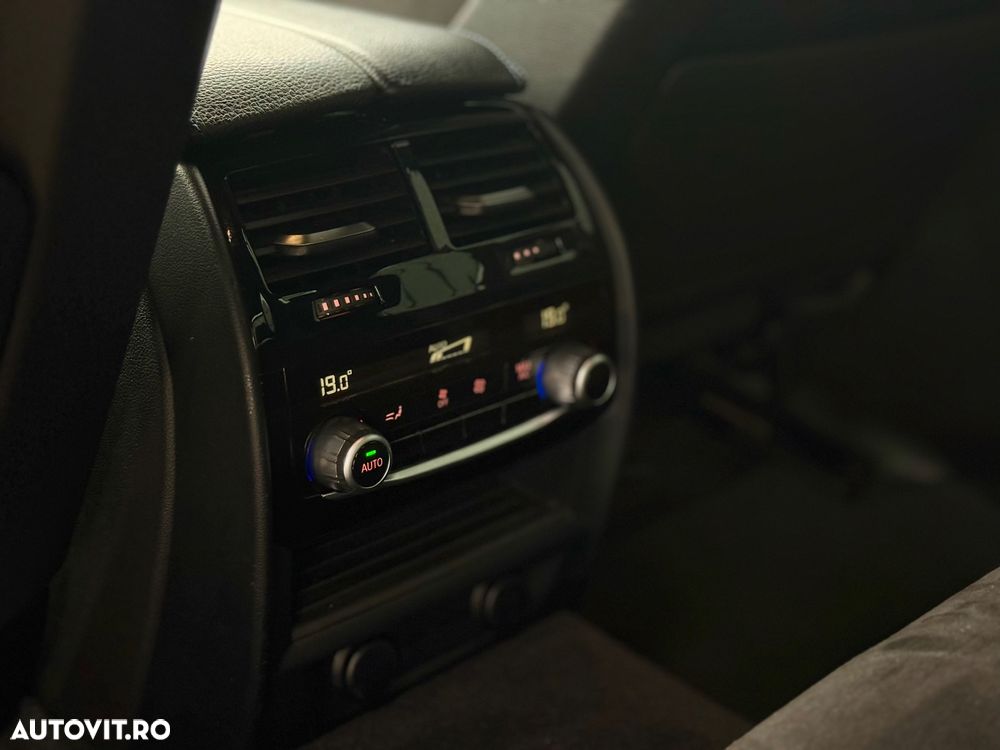 BMW Seria 5 530d xDrive Touring Aut. Sport Line - 14