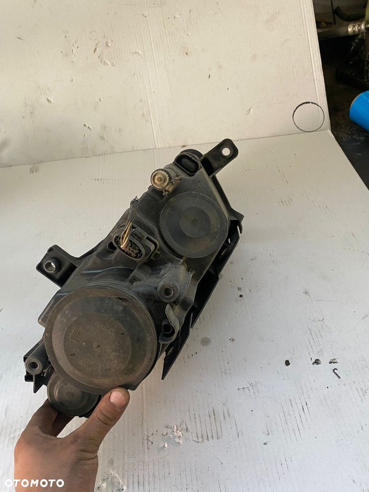 LAMPA PRAWA PRZÓD VW PASSAT B6 EUROPA - 3