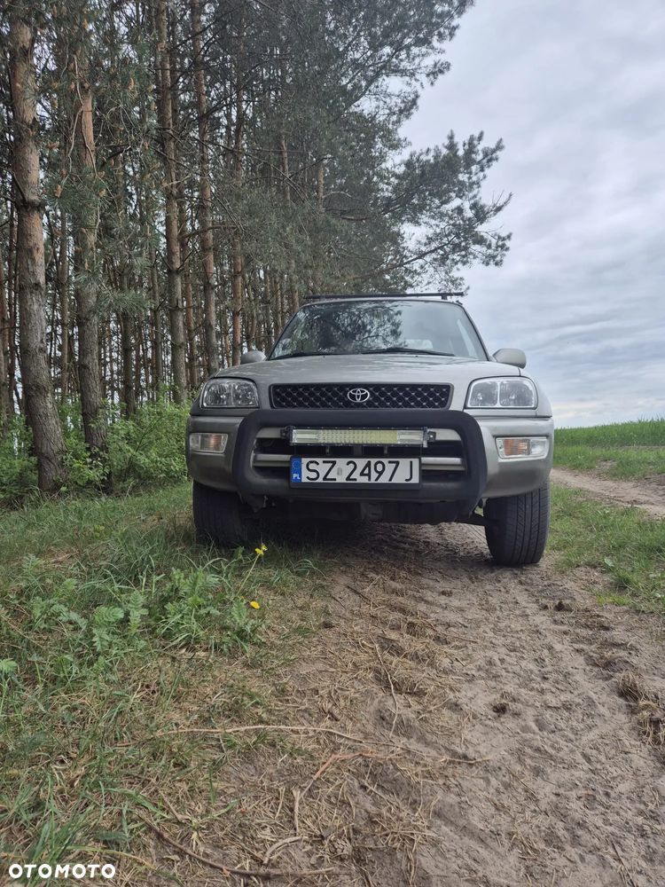 Toyota RAV4 2.0 - 8