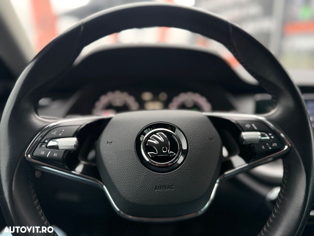 Skoda Octavia Combi 2.0 TDI DSG Premium Edition - 20