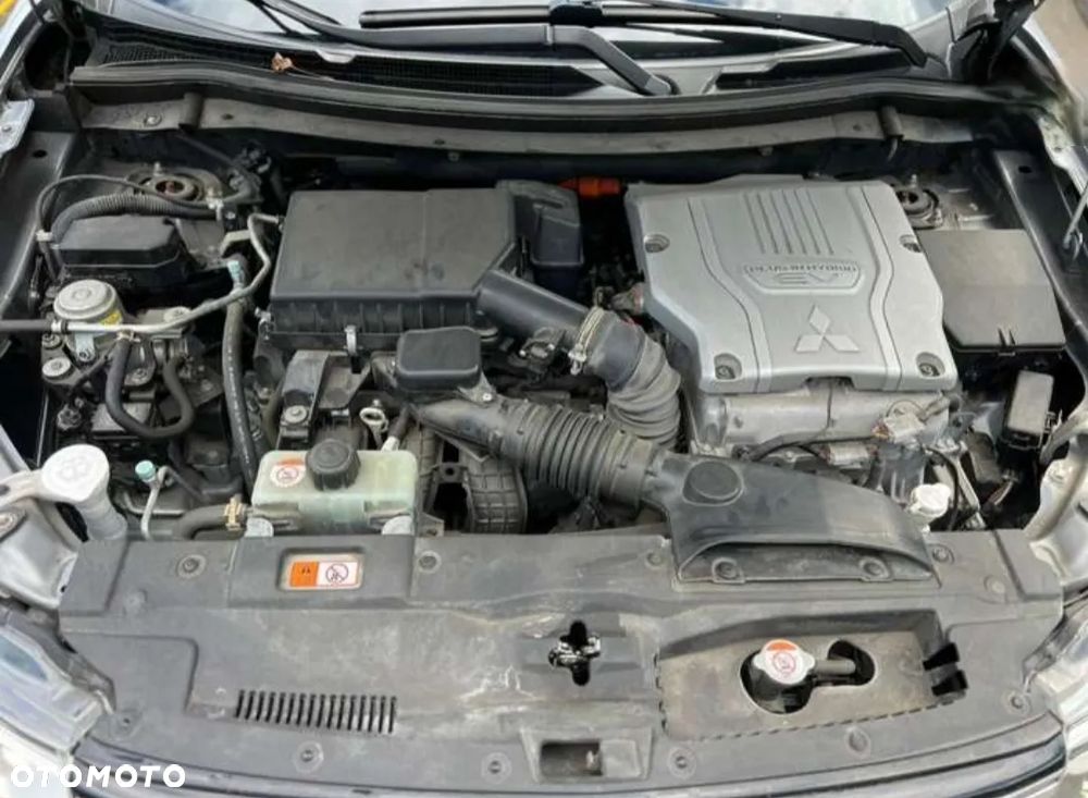 Mitsubishi Outlander 2.0 4WD Top - 18