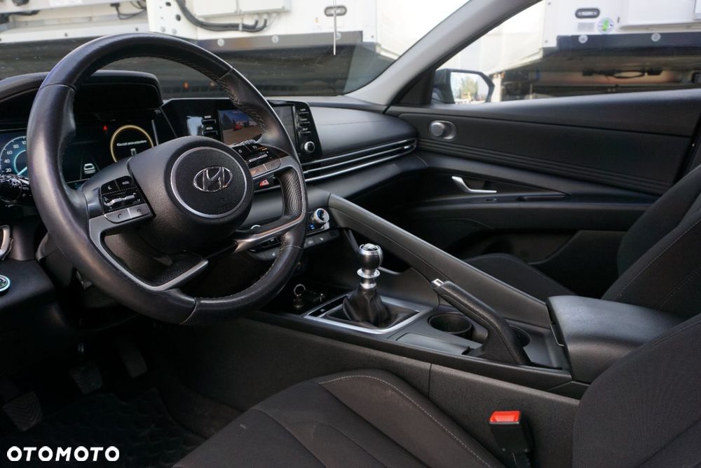 Hyundai Elantra - 15