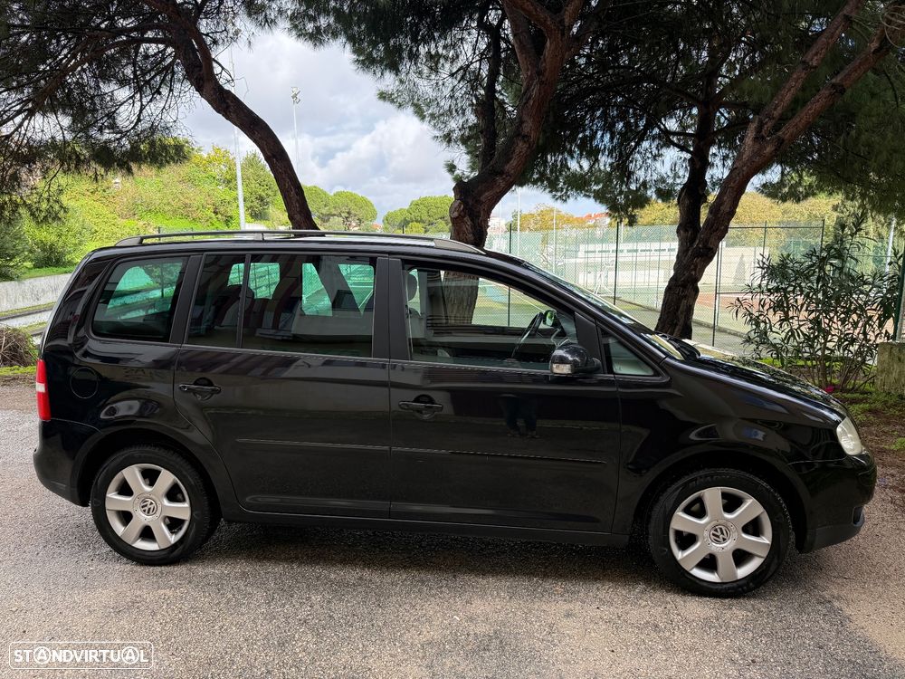 VW Touran 1.9 TDi Highline 7L - 2