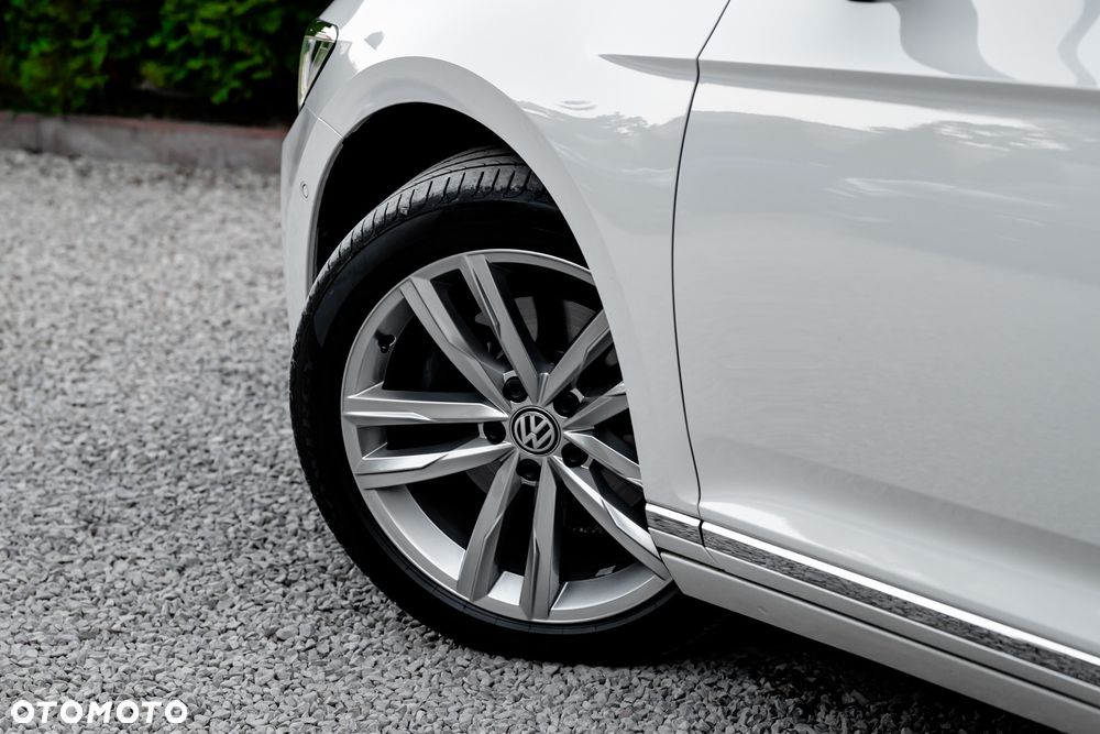 Volkswagen Passat Variant 2.0 TDI SCR 4Motion DSG Highline - 11