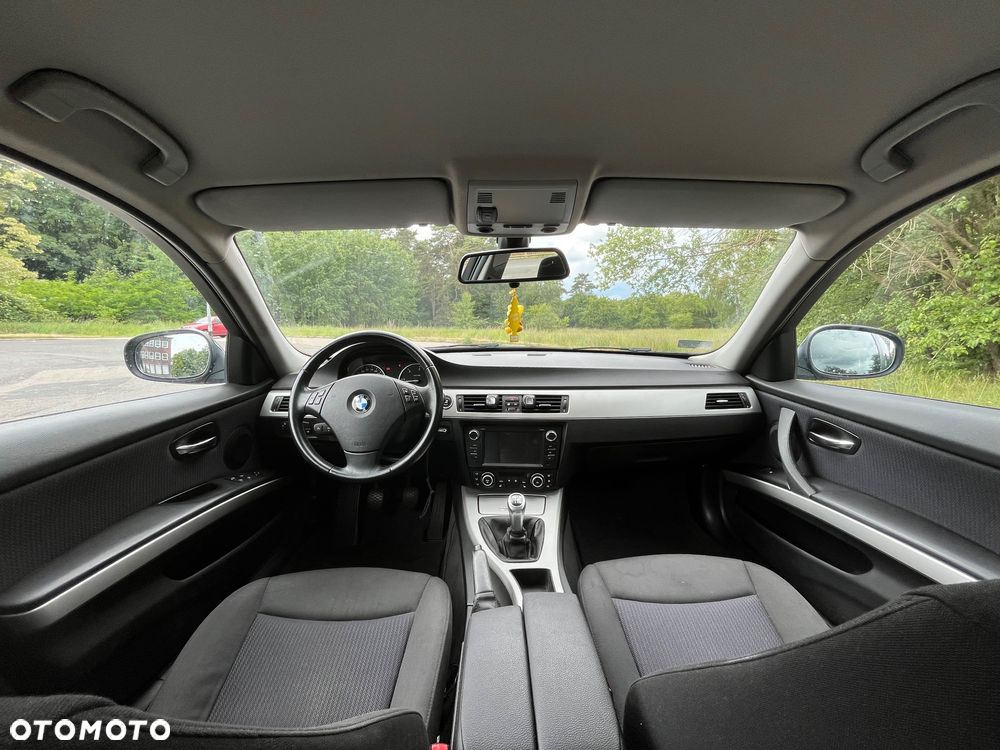 BMW Seria 3 318d - 3