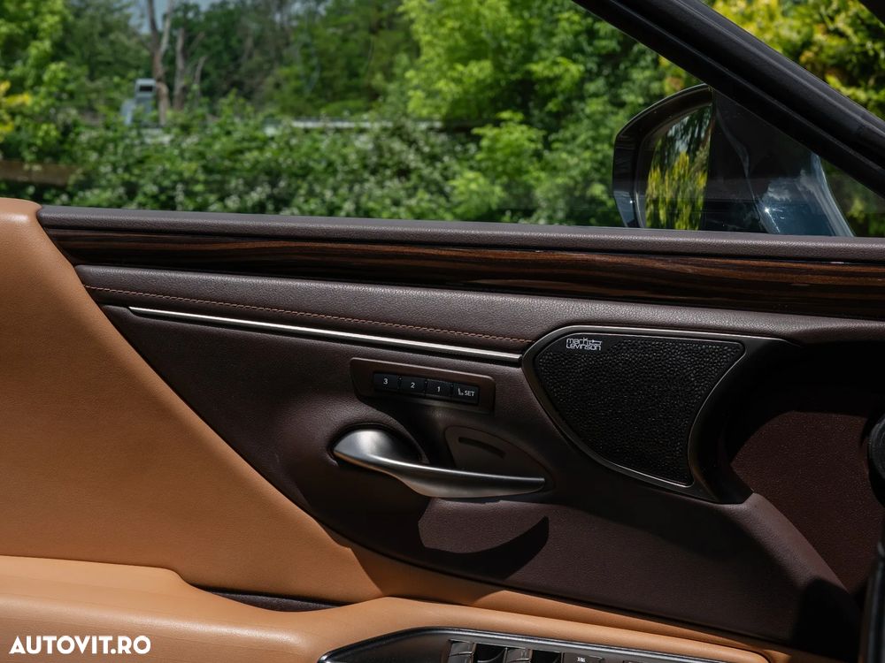 Lexus Seria ES 300h 2.5 TNGA HV 25H- 4X2 CVT Executive - 10