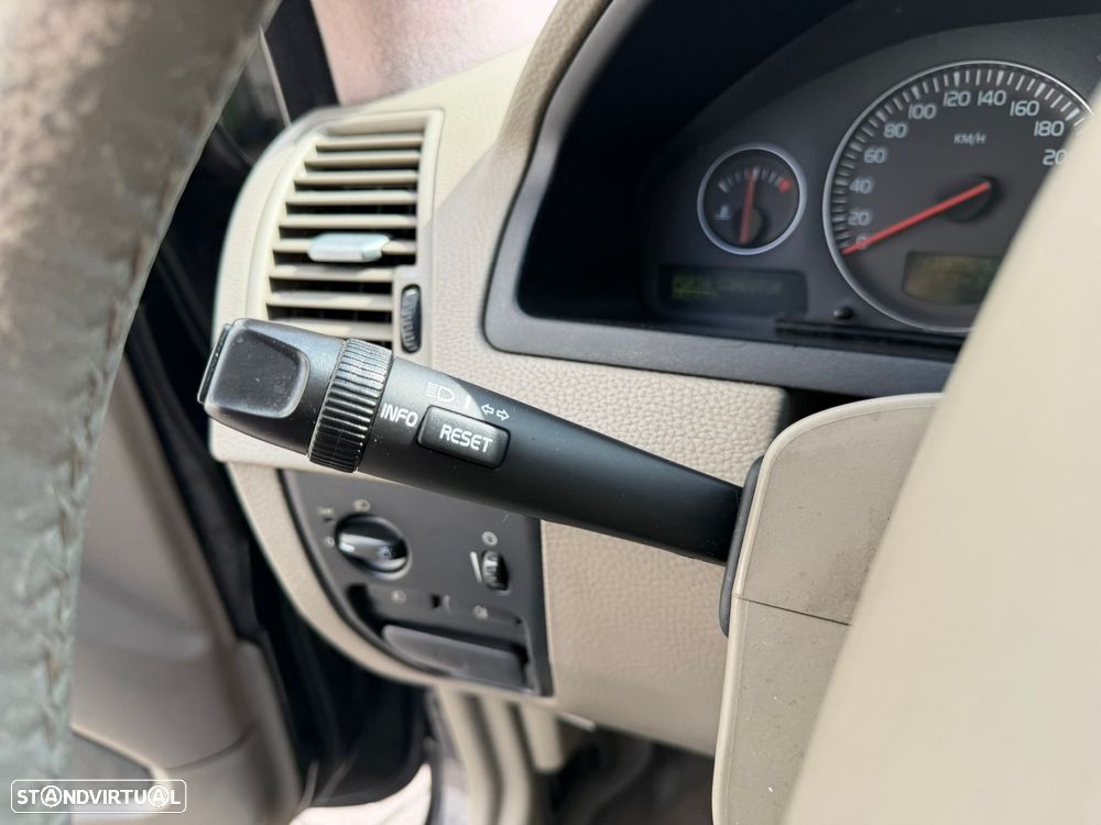 Volvo XC 90 2.4 D5 7L Nivel 2 Auto. - 30