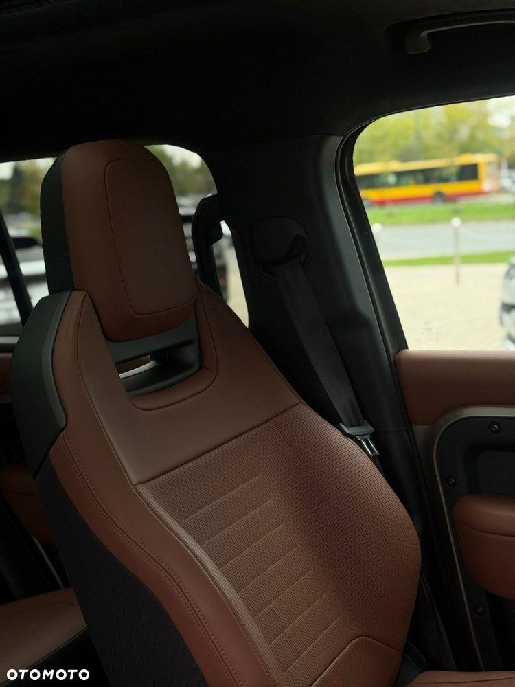 Land Rover Defender - 24