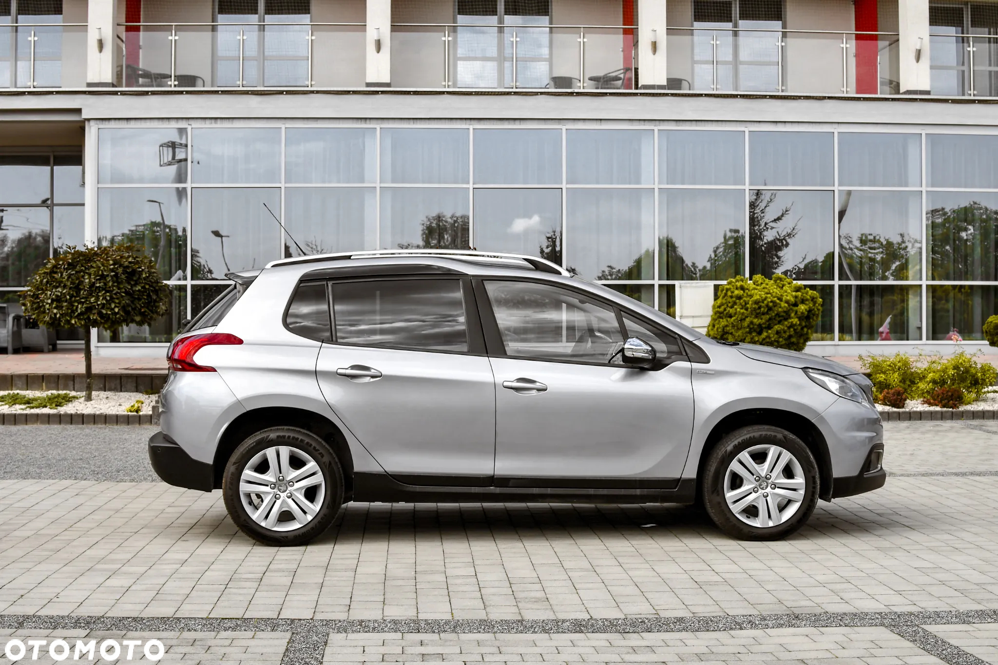 Peugeot 2008 1.2 Pure Tech Active - 4