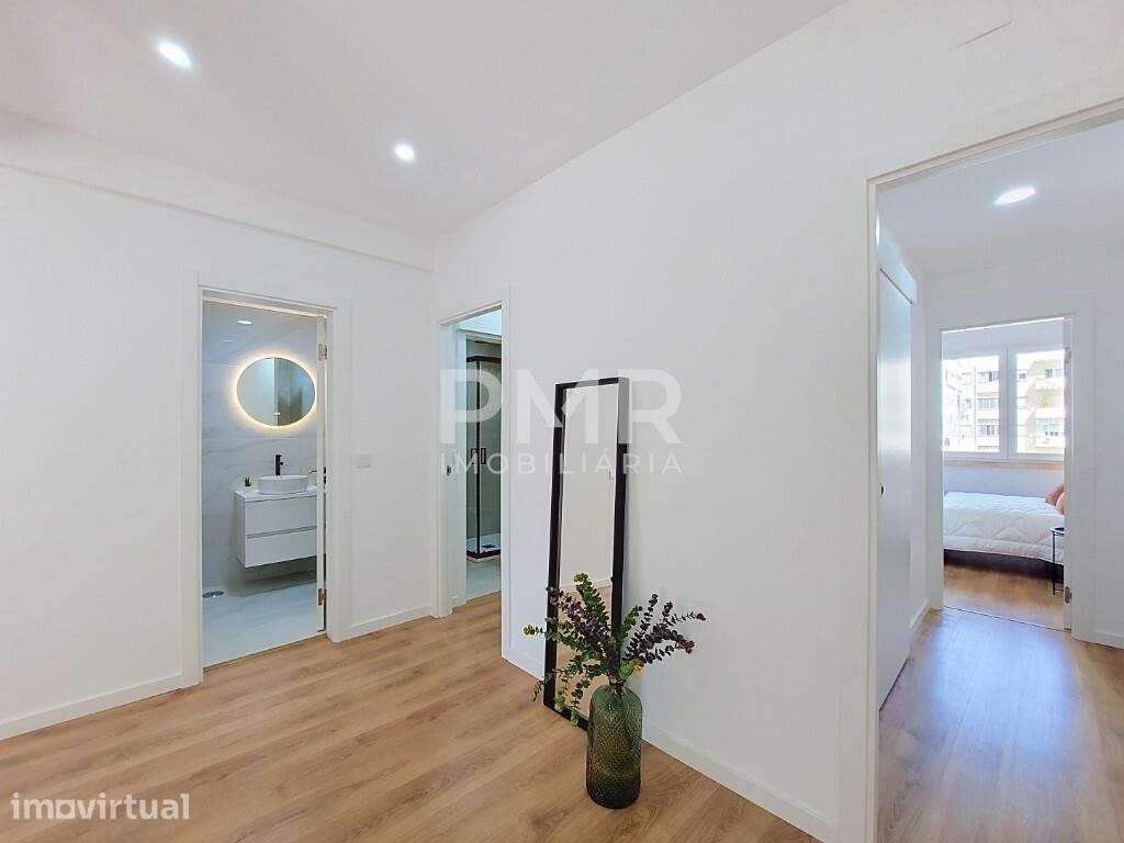 Apartamento 4 assoalhadas totalmente remodelado em Benfica - Grande imagem: 4/14