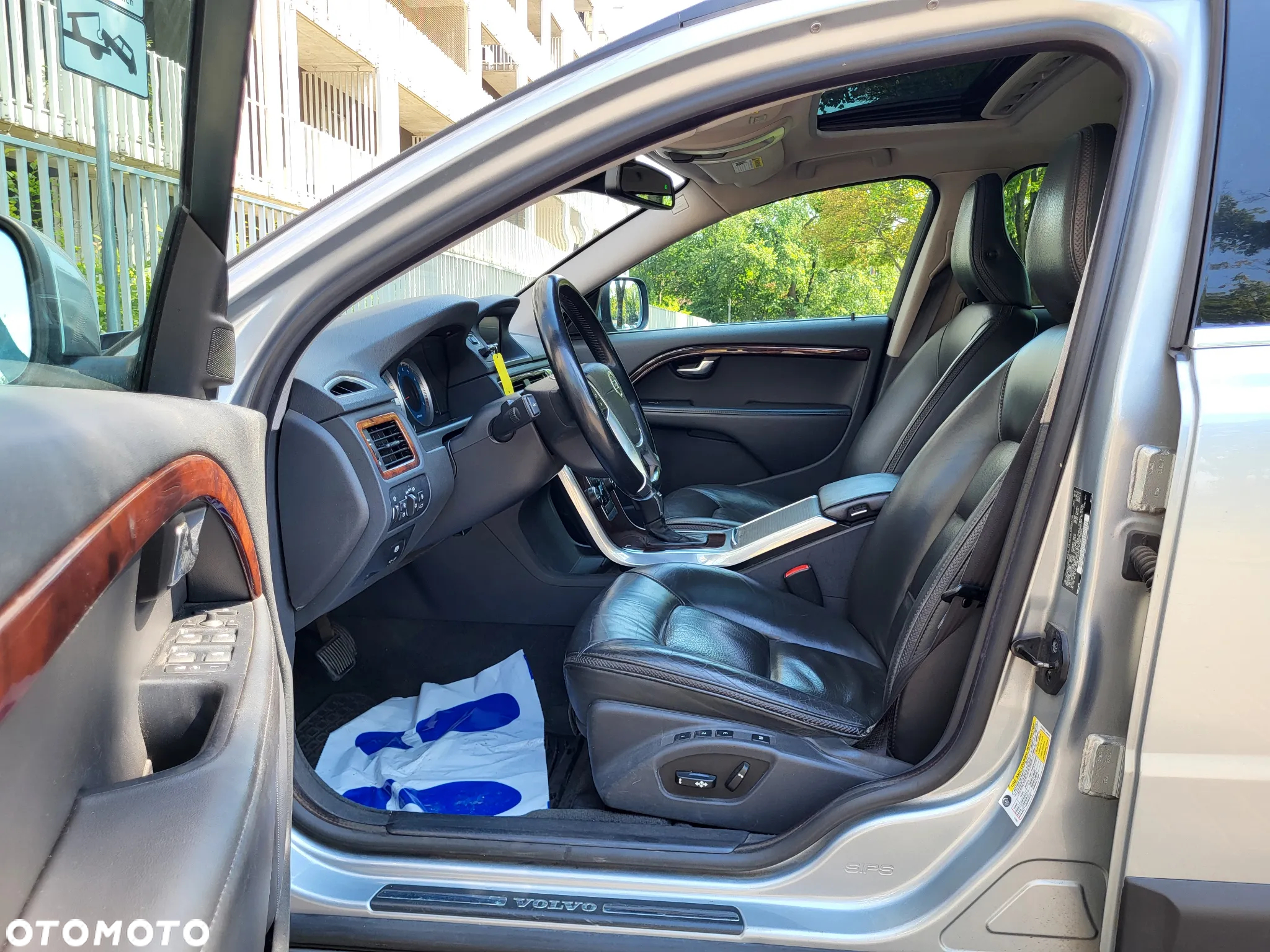 Volvo XC 70 T6 AWD Momentum - 4