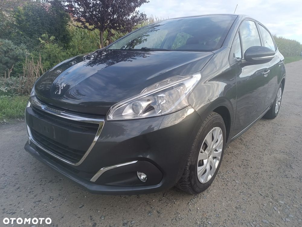 Peugeot 208 - 8