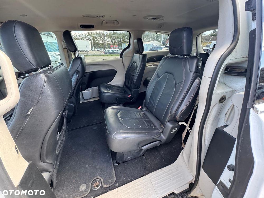 Chrysler Pacifica - 14