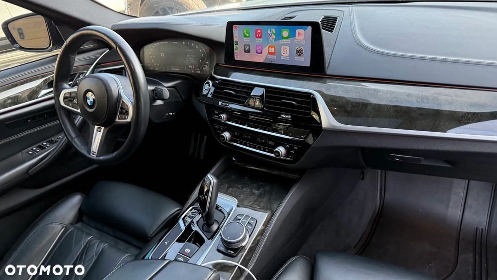 BMW Seria 5 M550i xDrive sport - 9