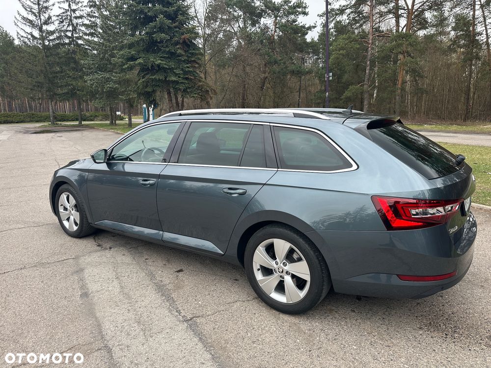 Skoda Superb 2.0 TDI DSG Ambition - 4