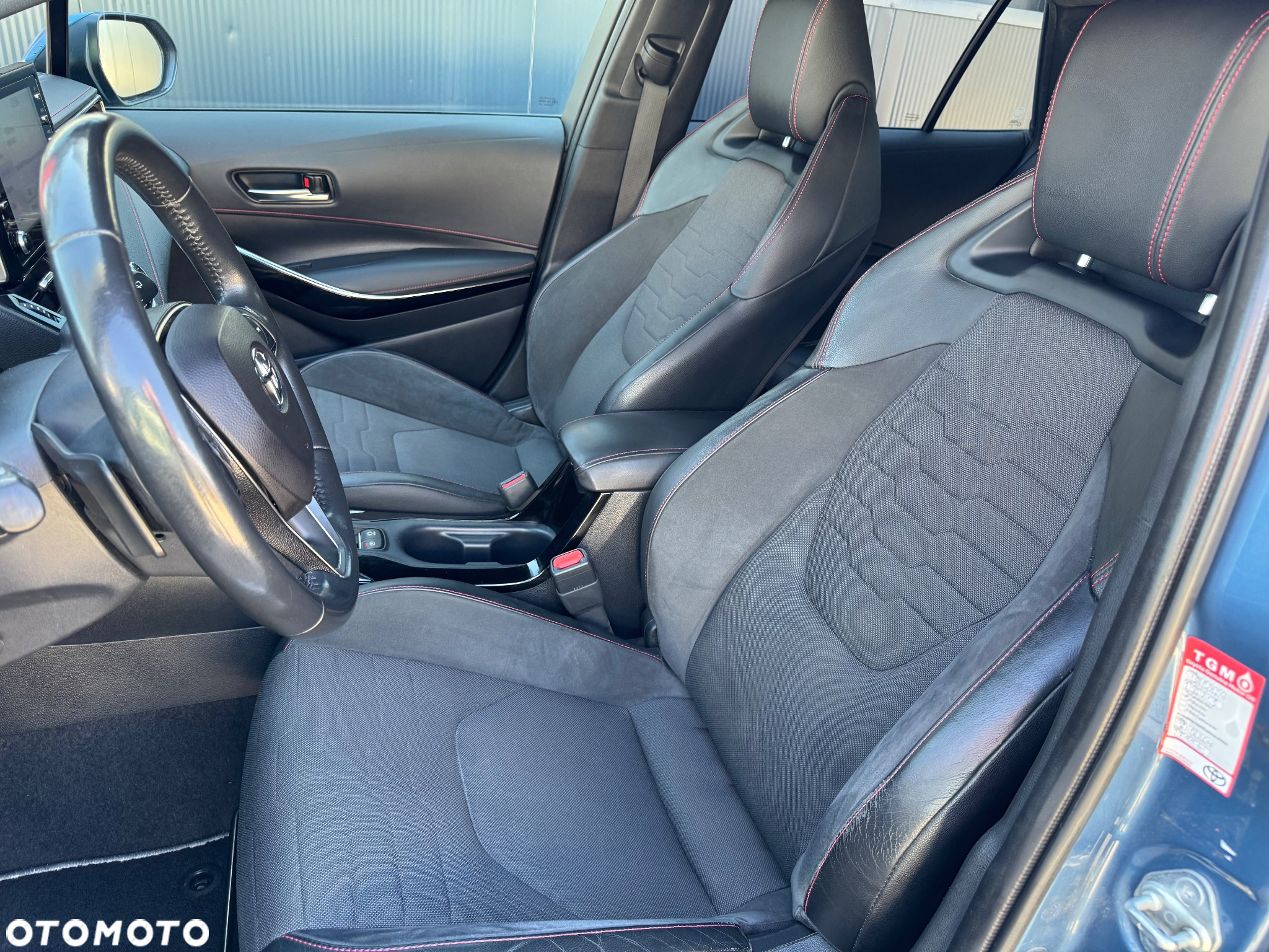 Toyota Corolla 2.0 Hybrid Executive - 17