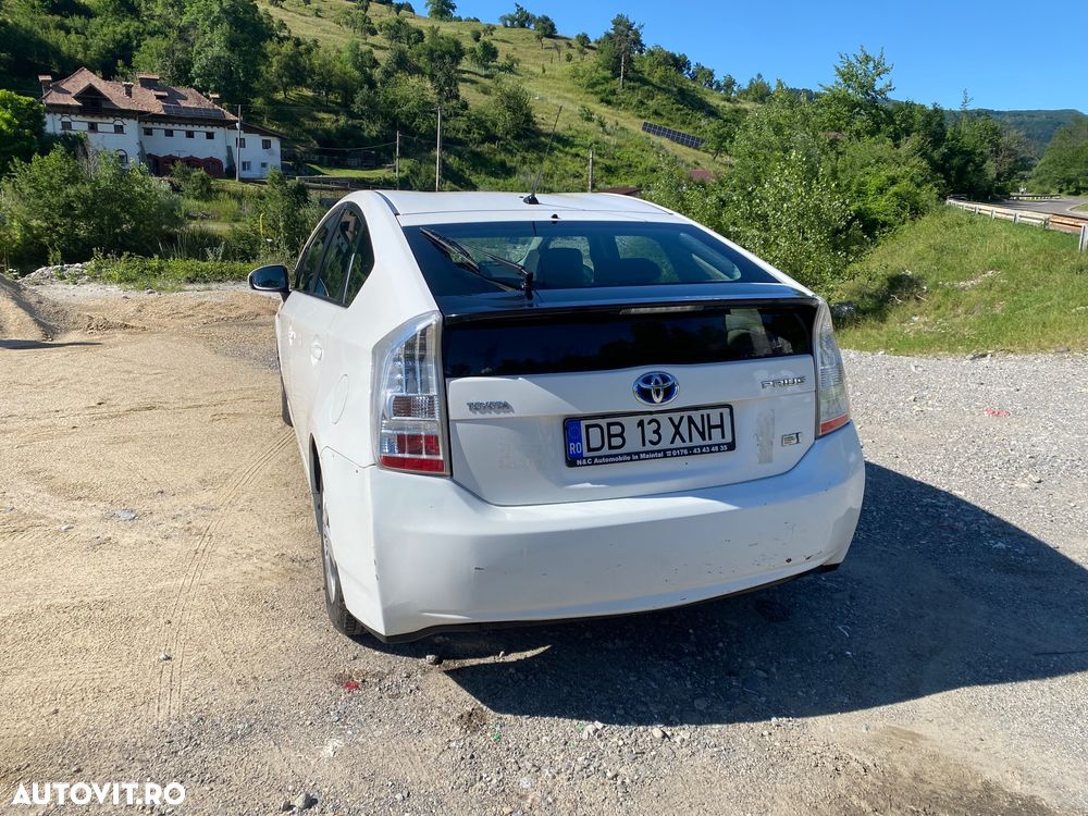 Toyota Prius (Hybrid) Luna - 8