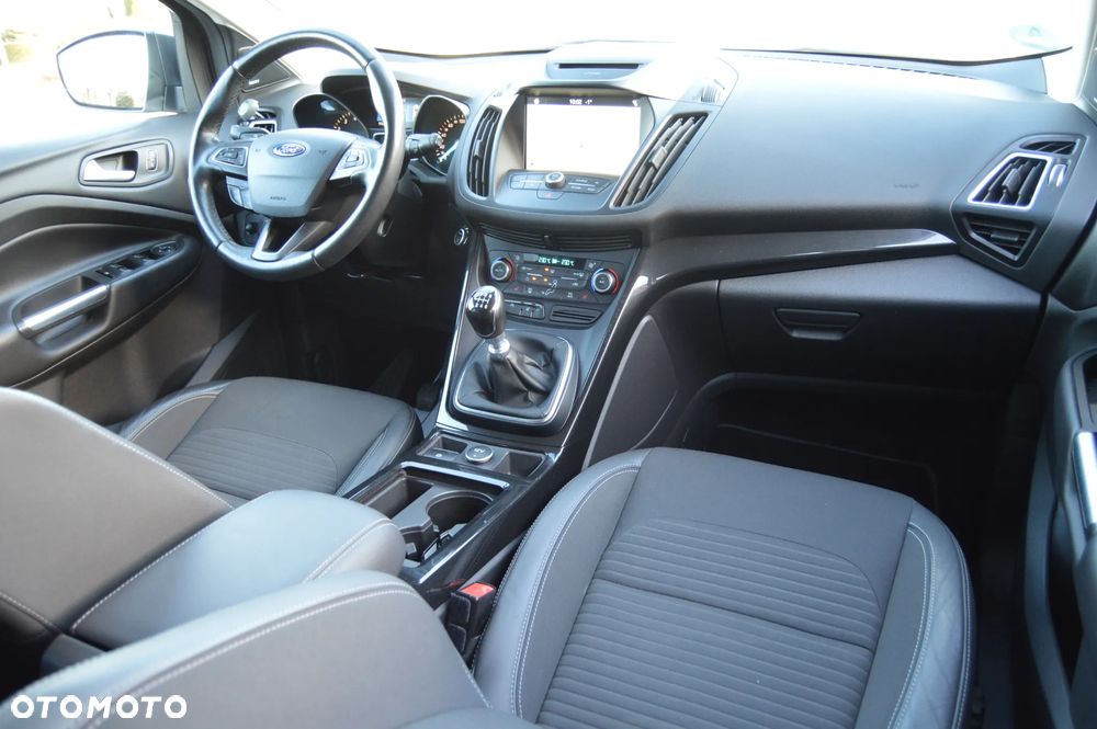 Ford Kuga 1.5 EcoBoost 2x4 Titanium - 5