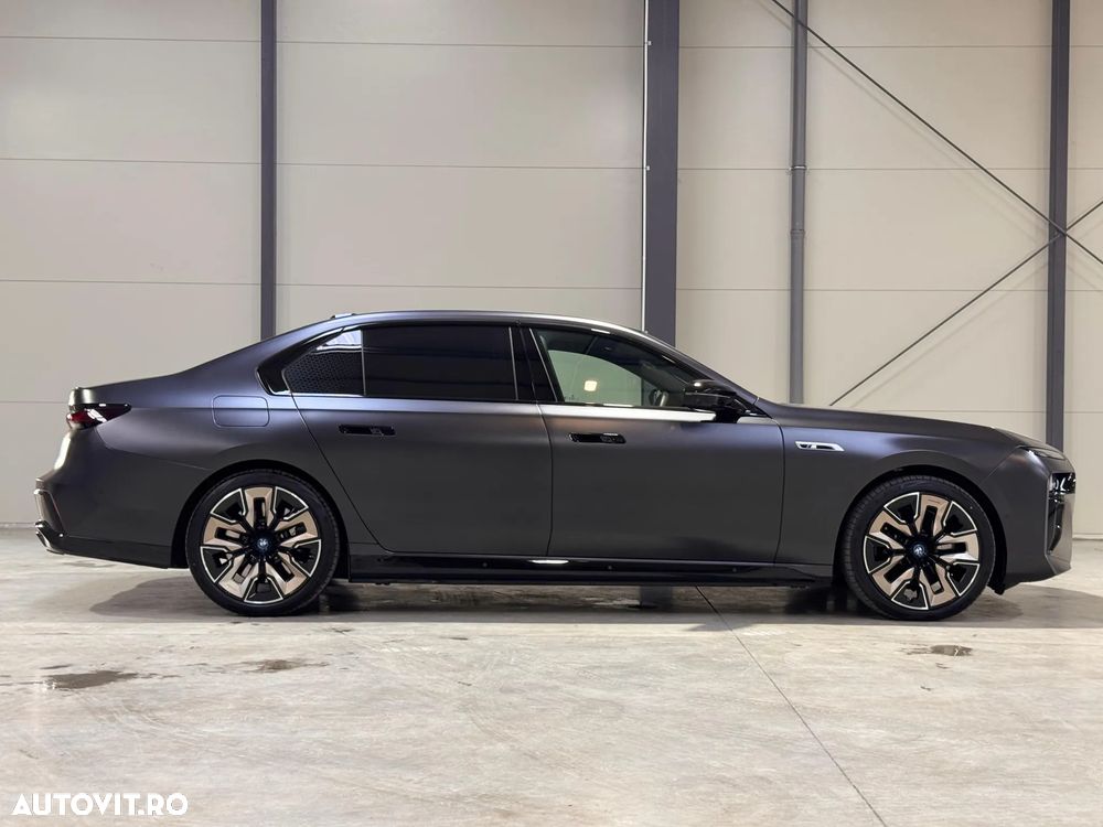 BMW M7 M760e xDrive AT PHEV - 11