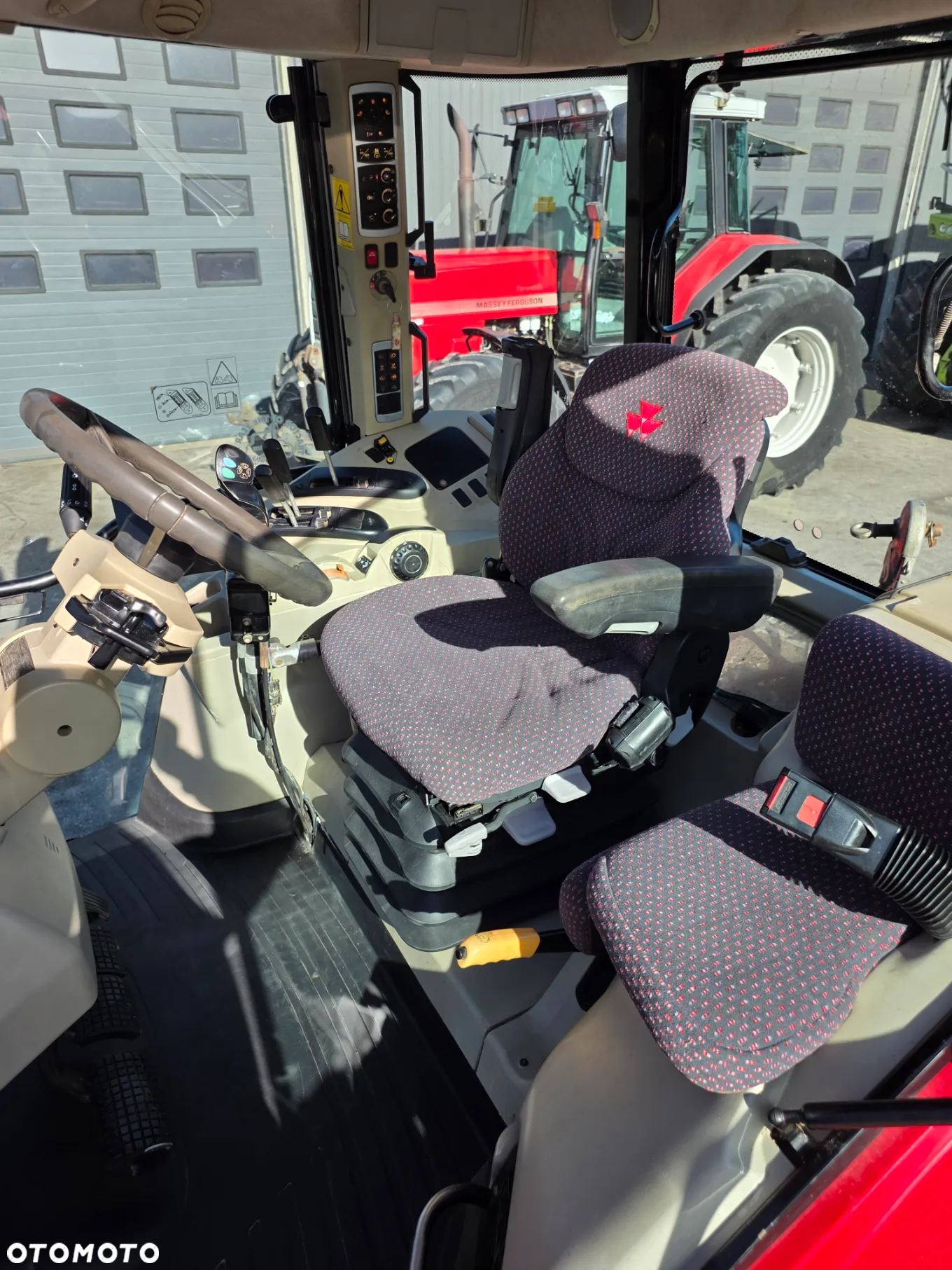 Massey Ferguson 5712 SL Dyna 4 - 8