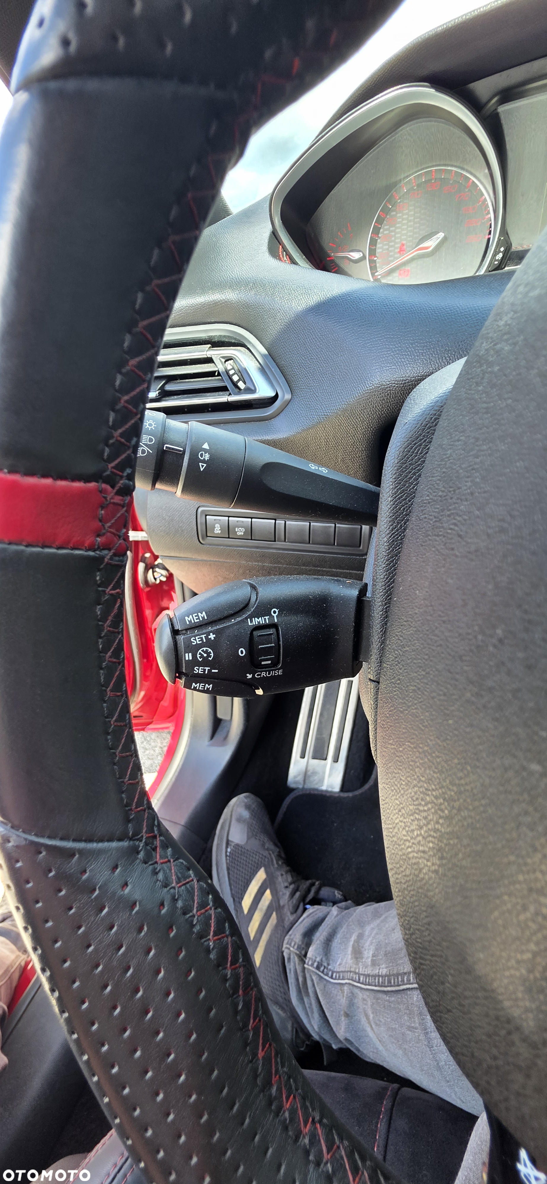 Peugeot 308 1.6 e-THP GTi by Sport S&S - 36