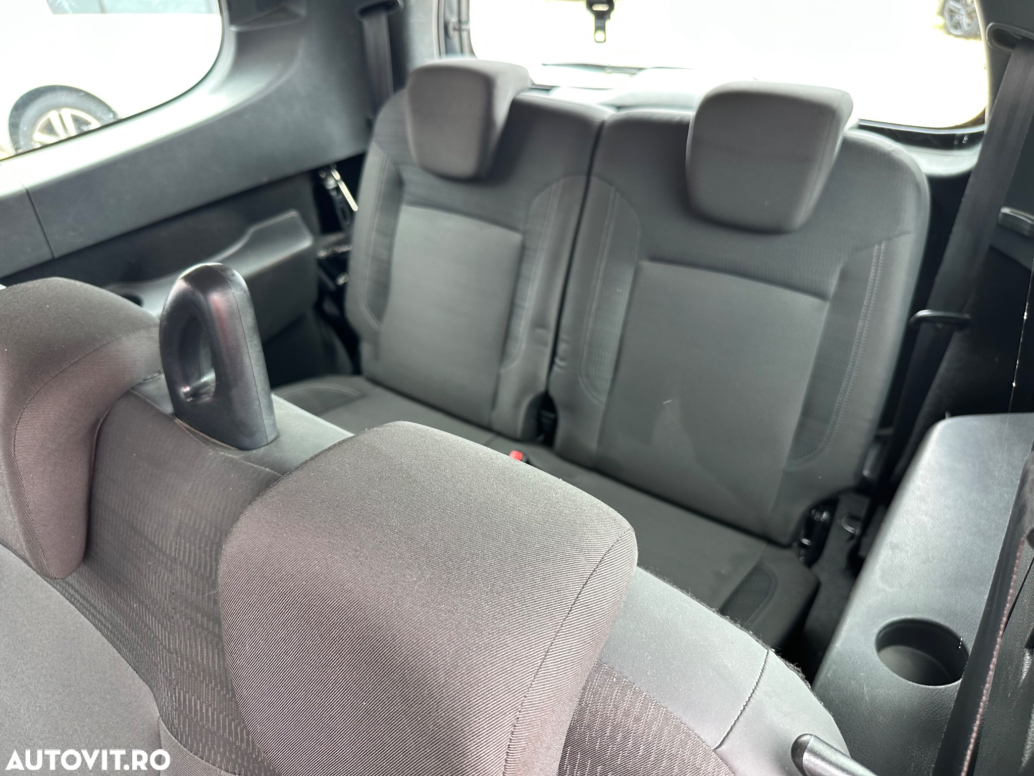 Dacia Lodgy 1.5 dCi 90 CP Stepway - 10