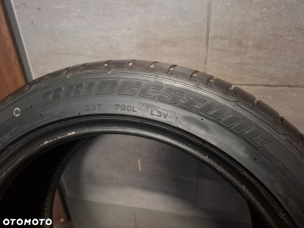 Opona lato Bridgestone Potenza RE 050A 235/45R17 bieżnik 8 mm - 3