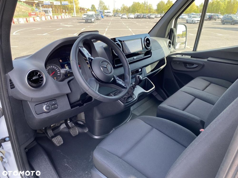 Mercedes-Benz Sprinter - 9