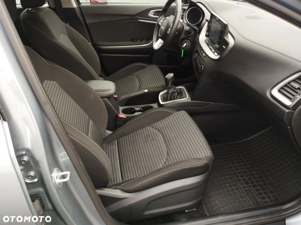 Kia Ceed 1.5 T-GDI M - 22