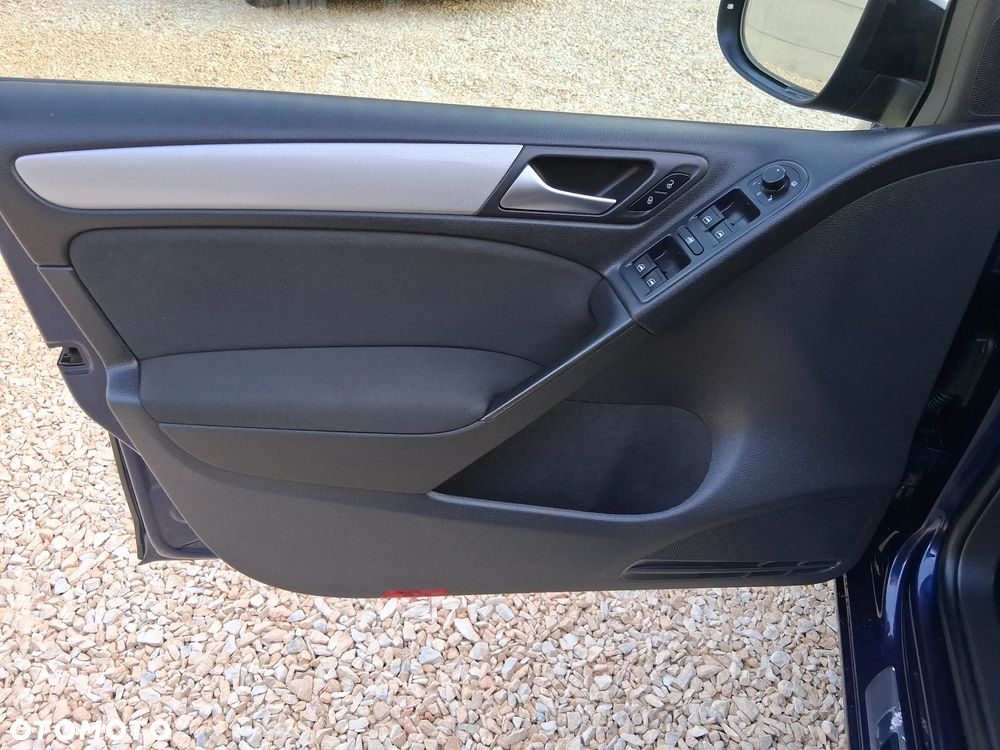 Volkswagen Golf 2.0 TDI DPF MATCH - 14