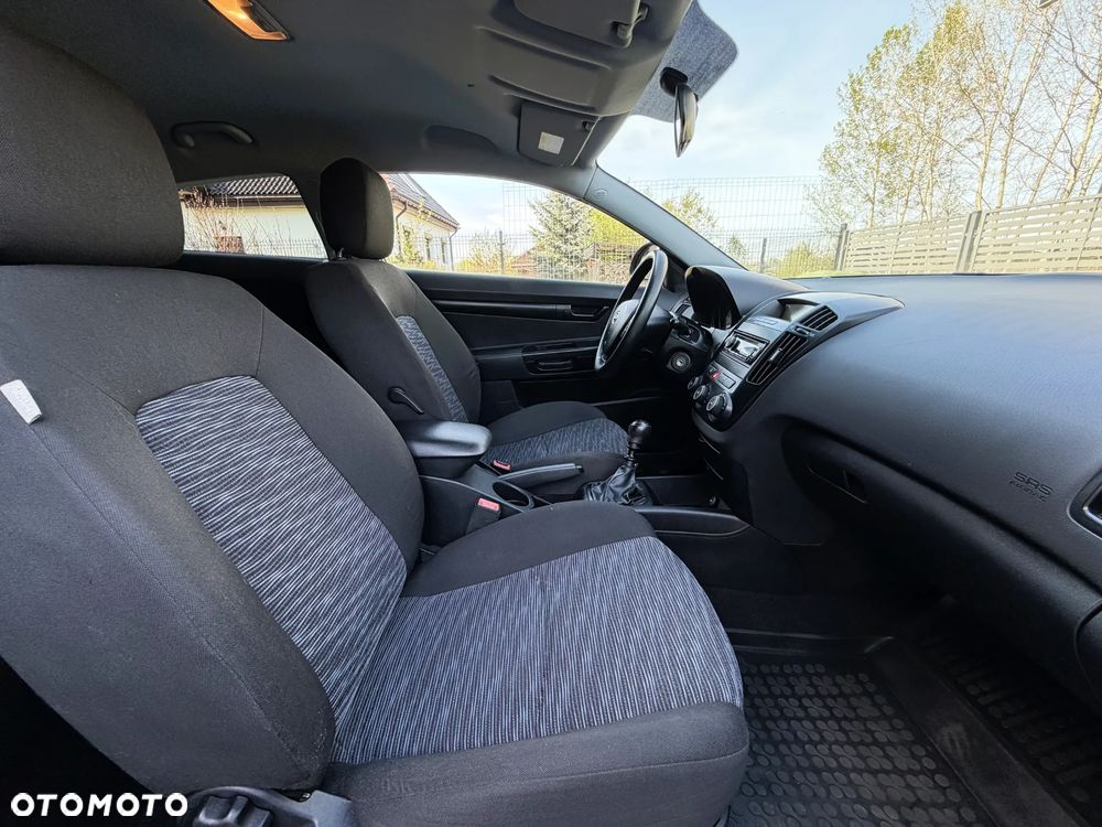 Kia Ceed - 12