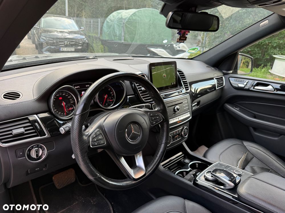 Mercedes-Benz GLS - 12