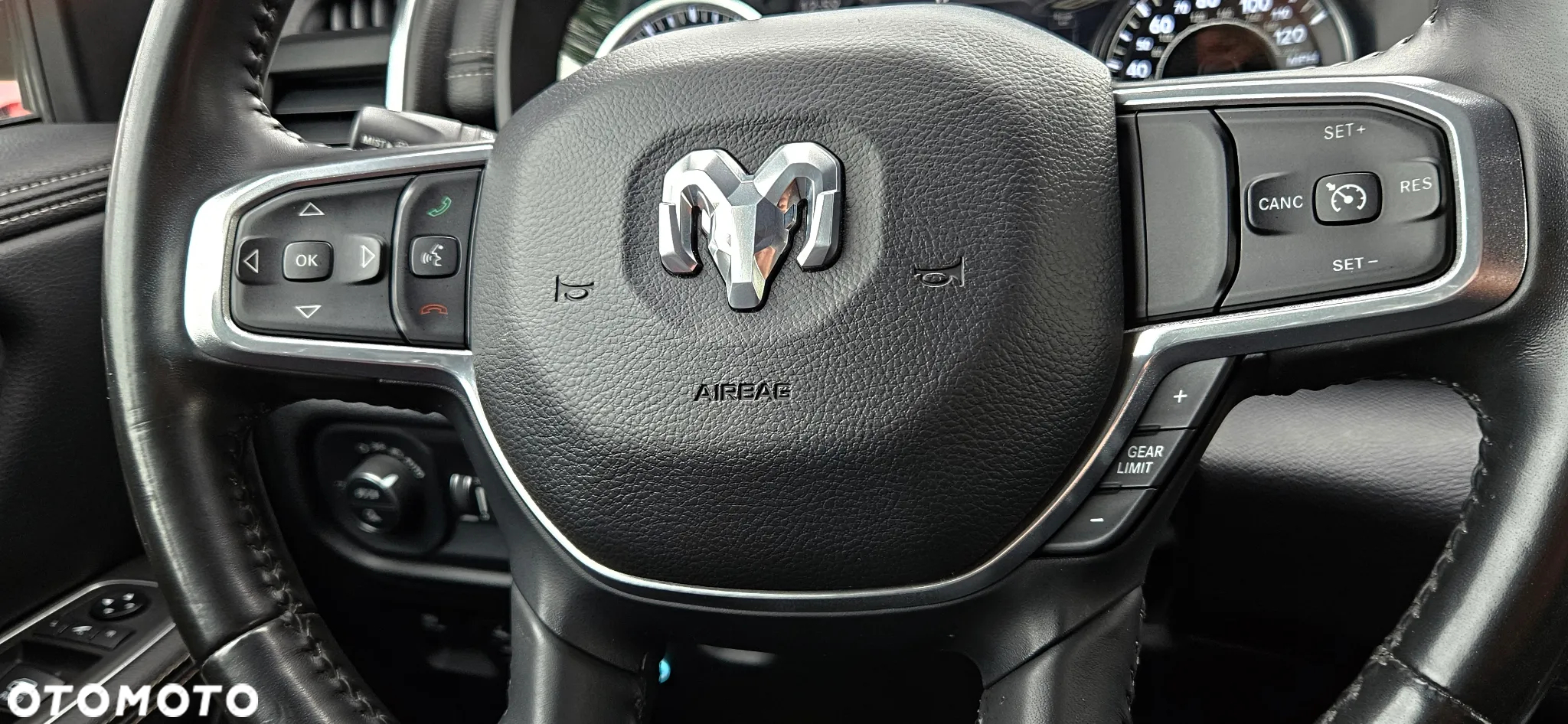RAM 1500 Crew Cab Laramie - 32