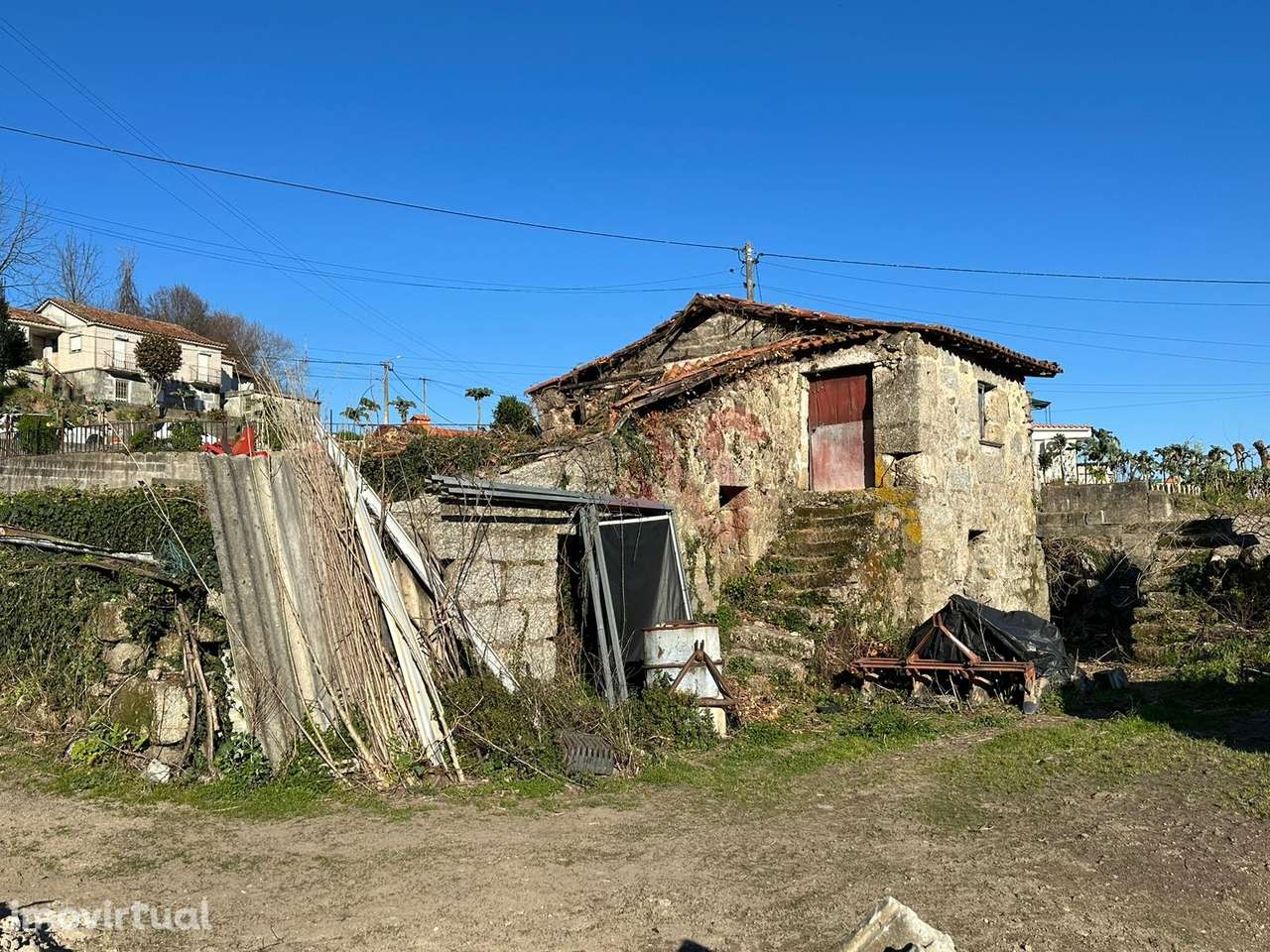 Moradia T2 para restauro em São Faustino, Guimarães - Grande imagem: 5/17